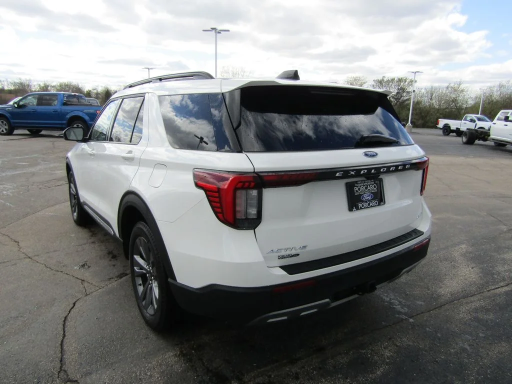 Used 2025 Star White Ford Active image 4