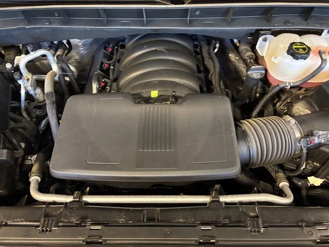 Used 2025 Silver GMC Elevation image 28