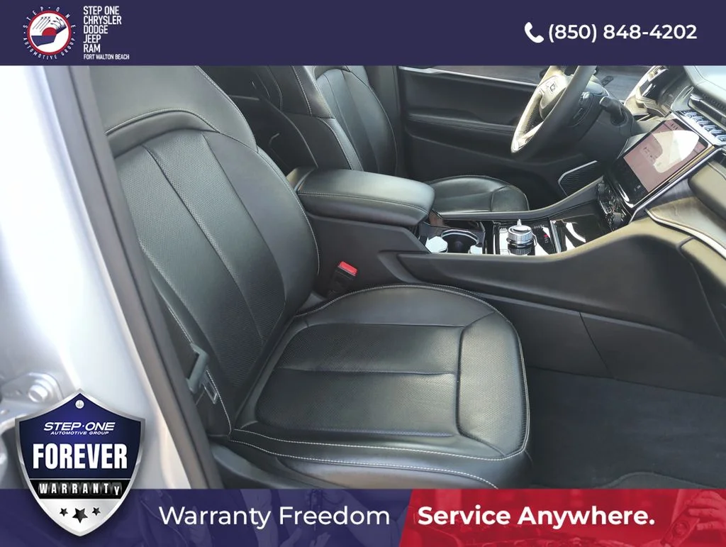 Used 2022 Silver Jeep 4xe image 38