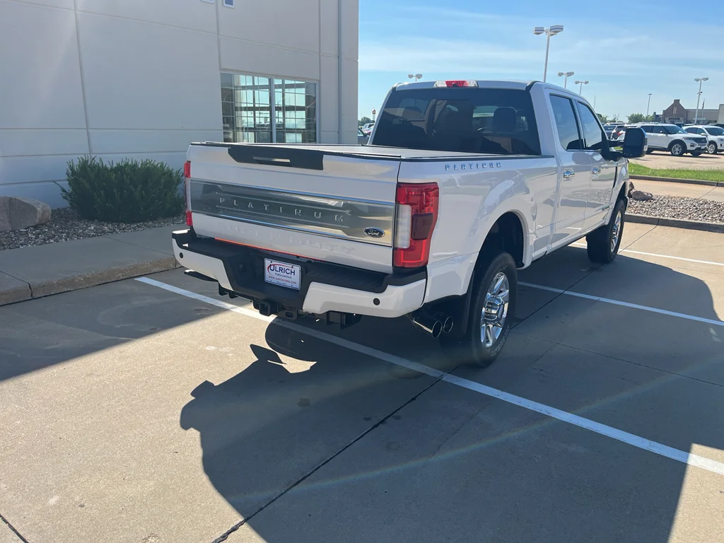 Used 2018 White Platinum Tri-Coat Metallic Ford Platinum image 9