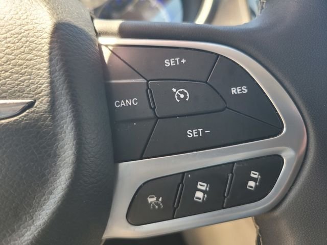Used 2022 White Chrysler Touring L image 27
