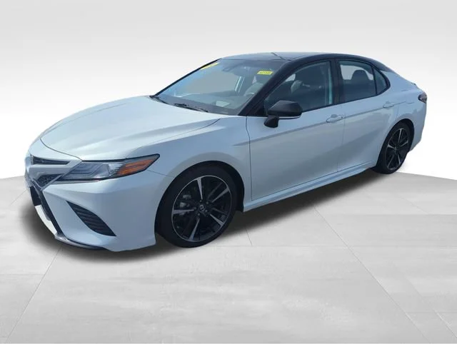 Used 2019 Off-white Toyota XSE V6 image 1