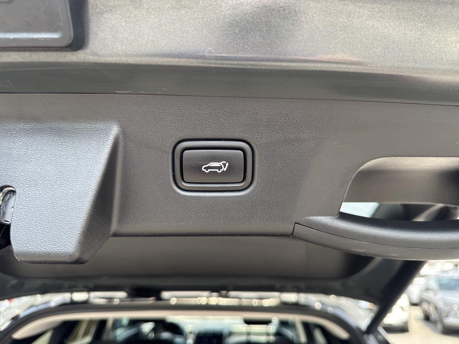 Used 2023 Amazon Gray Hyundai SEL image 34