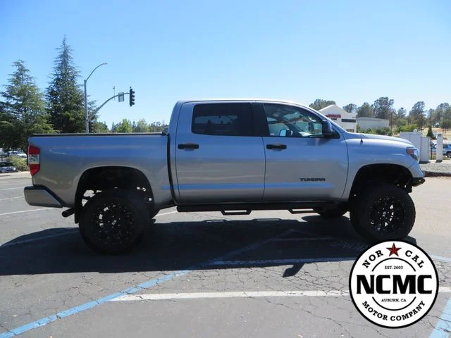 Used 2018 Silver Toyota SR5 image 6
