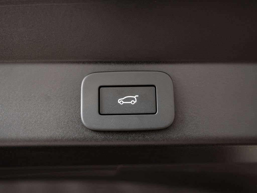 New 2026 Firenze Red Land Rover Dynamic SE image 21