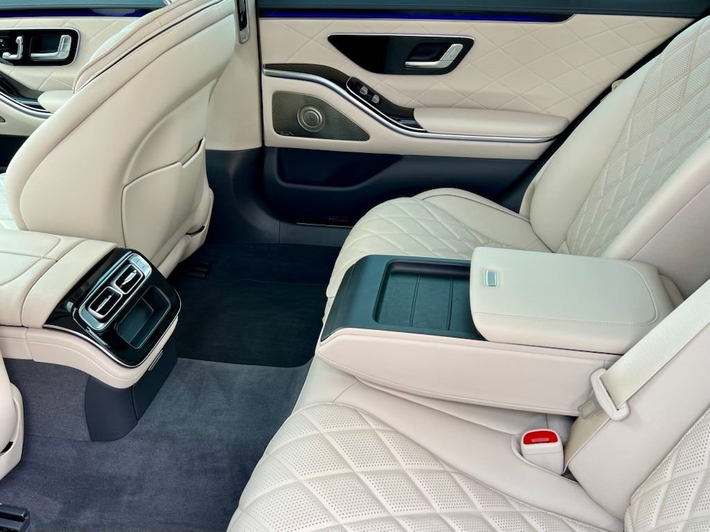 Certified Used 2024 Black Mercedes-Benz S 580e image 23