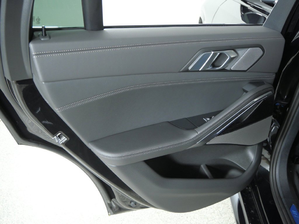 New 2027 Black Sapphire Metallic BMW xDrive40i image 30