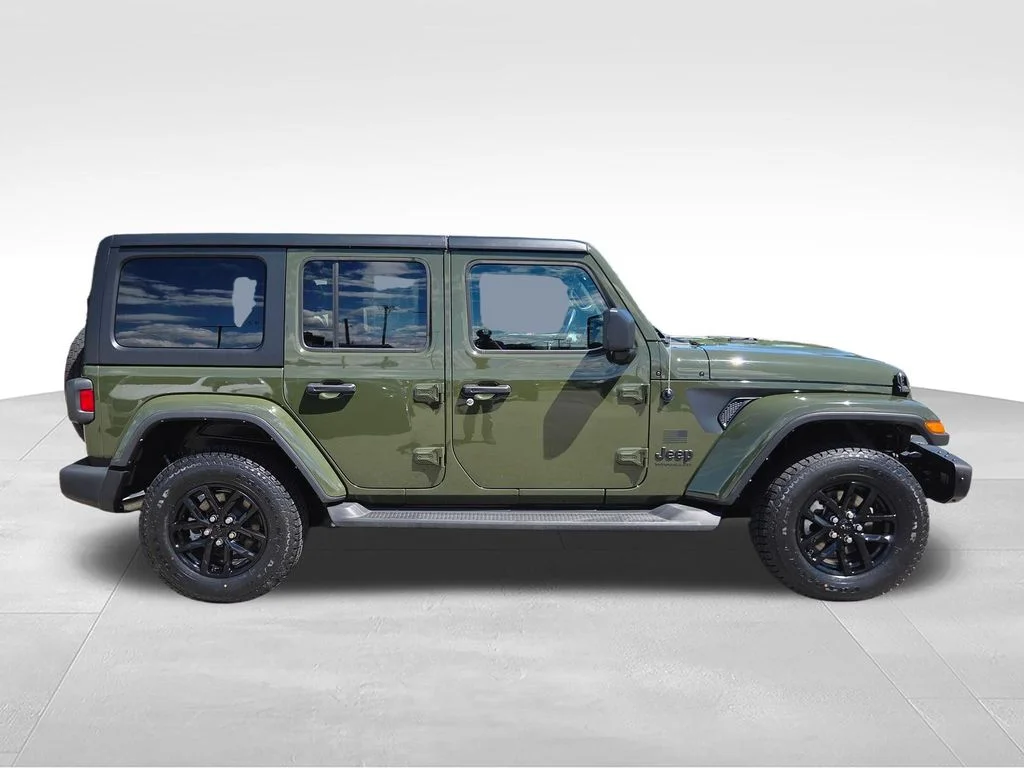Used 2023 Green Jeep Sport S image 8