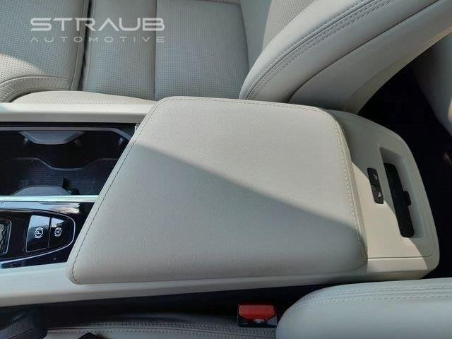 Used 2021 Crystal White Metallic Volvo Inscription image 28