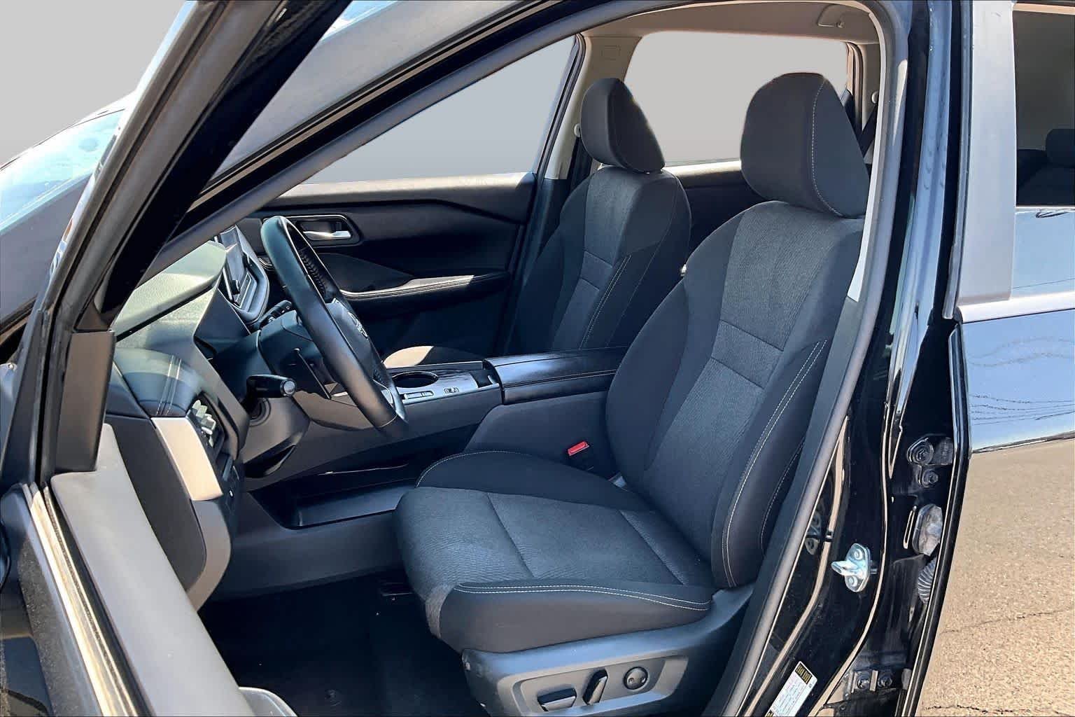Used 2025 Super Black Nissan SV image 8