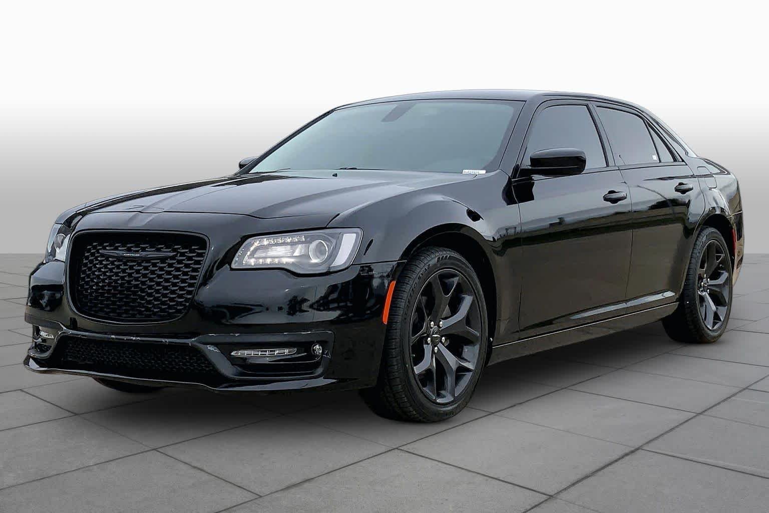 2023 Chrysler 300 Touring's photo