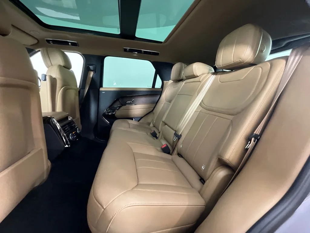 Used 2024 Brown Land Rover SE image 25