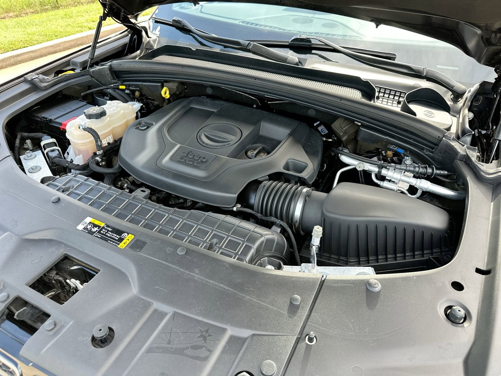 Used 2022 Ember Pearlcoat Jeep Overland image 28