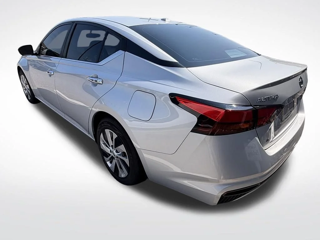 Used 2020 Silver Nissan 2.5 S image 5