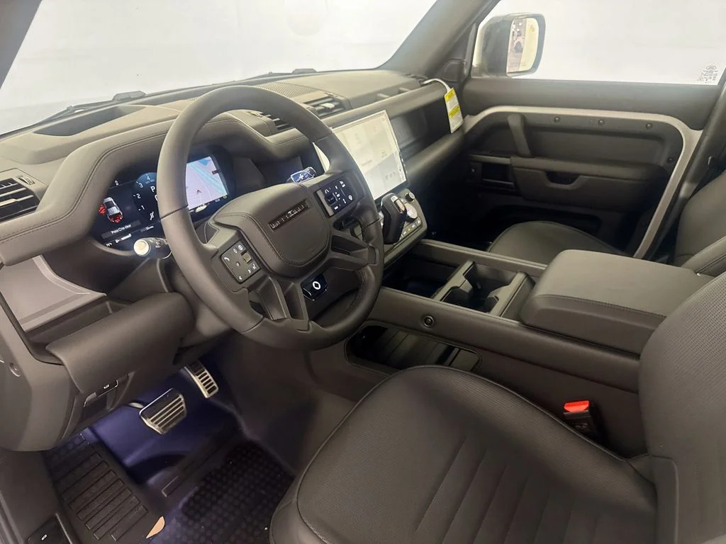 New 2026 Borasco Grey Land Rover OCTA image 9