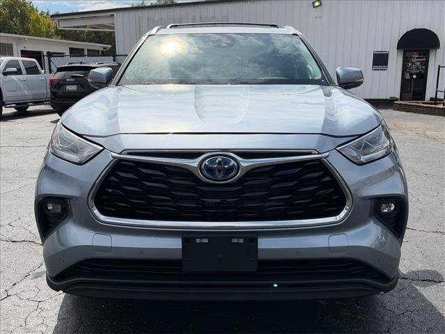 Used 2023  Toyota Limited image 4