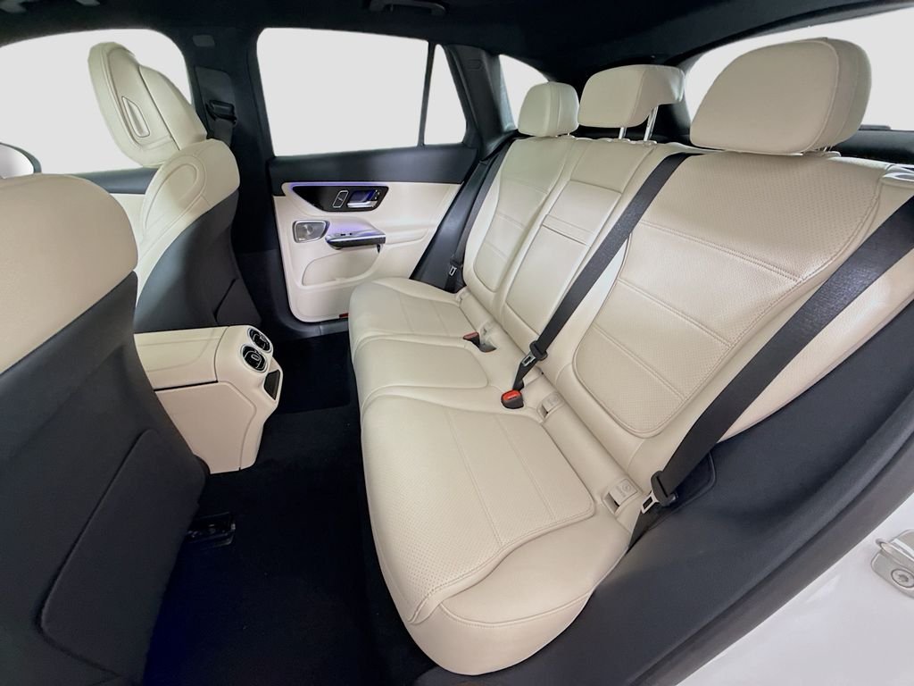 New 2026 MANUFAKTUR Moonlight White Metallic Mercedes-Benz GLC 300 image 26