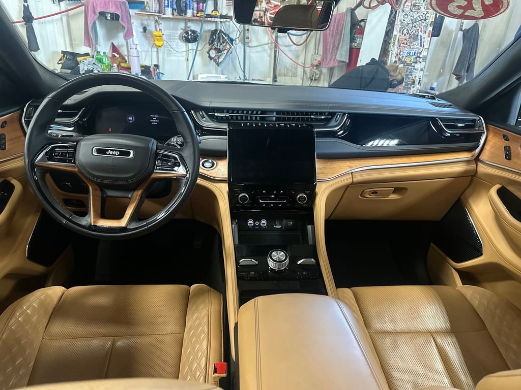 Used 2023 Silver Jeep Summit image 18