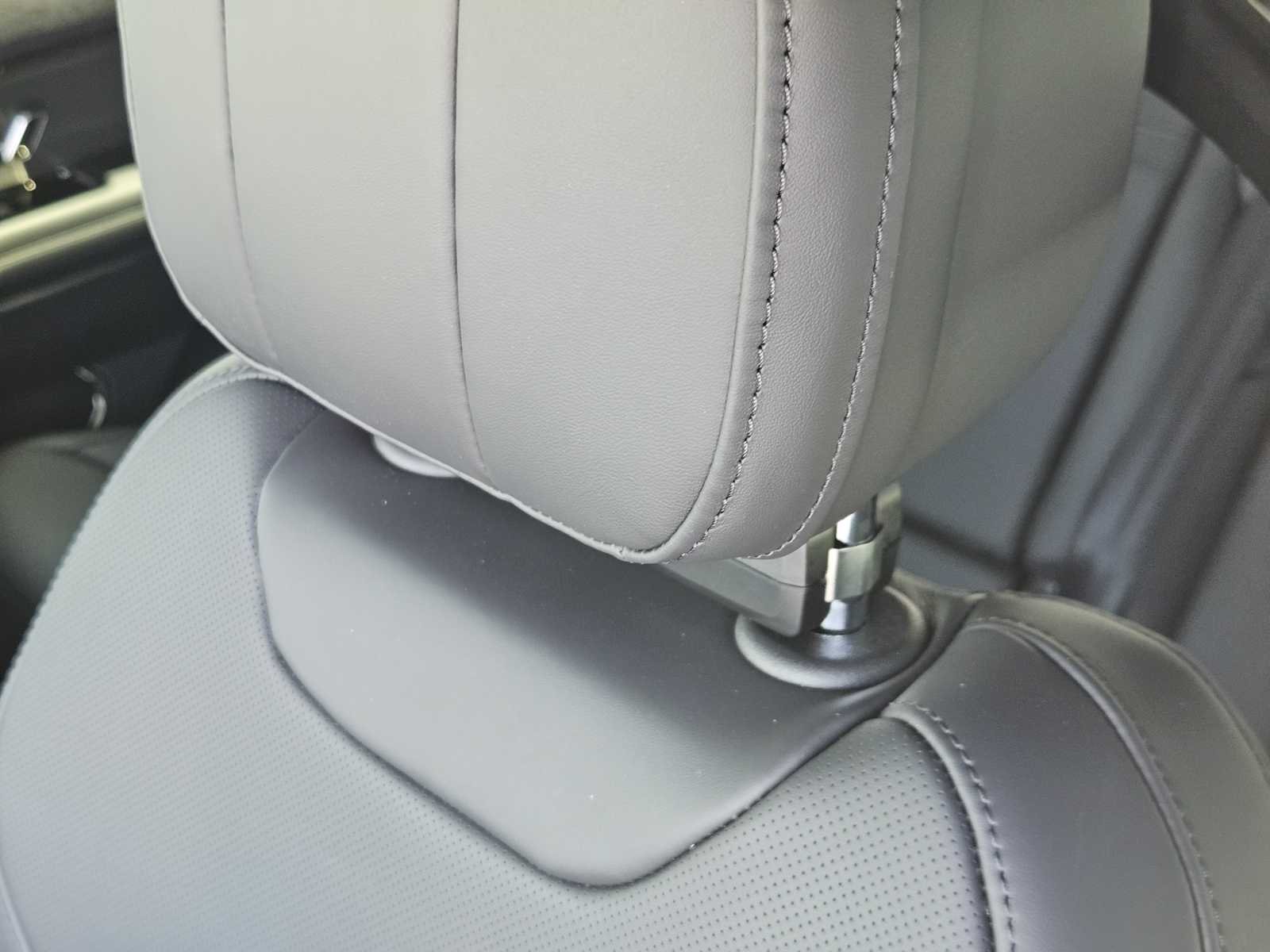 New 2026 Fuji White LAND ROVER SE image 14