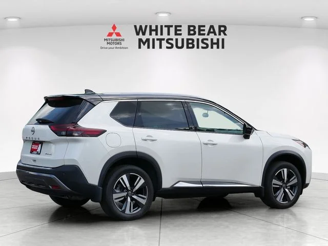 Used 2023 Pearl White Nissan SL image 5