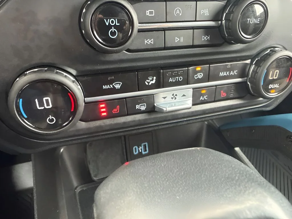 Used 2023 Red Ford Wildtrak image 12