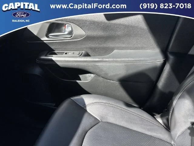 Used 2025 Red Chrysler Select image 27