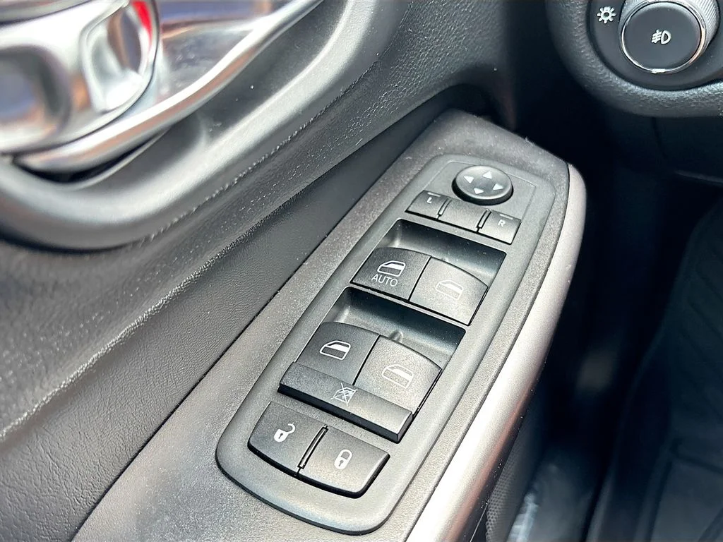 Used 2020 Diamond Black Jeep Limited image 16