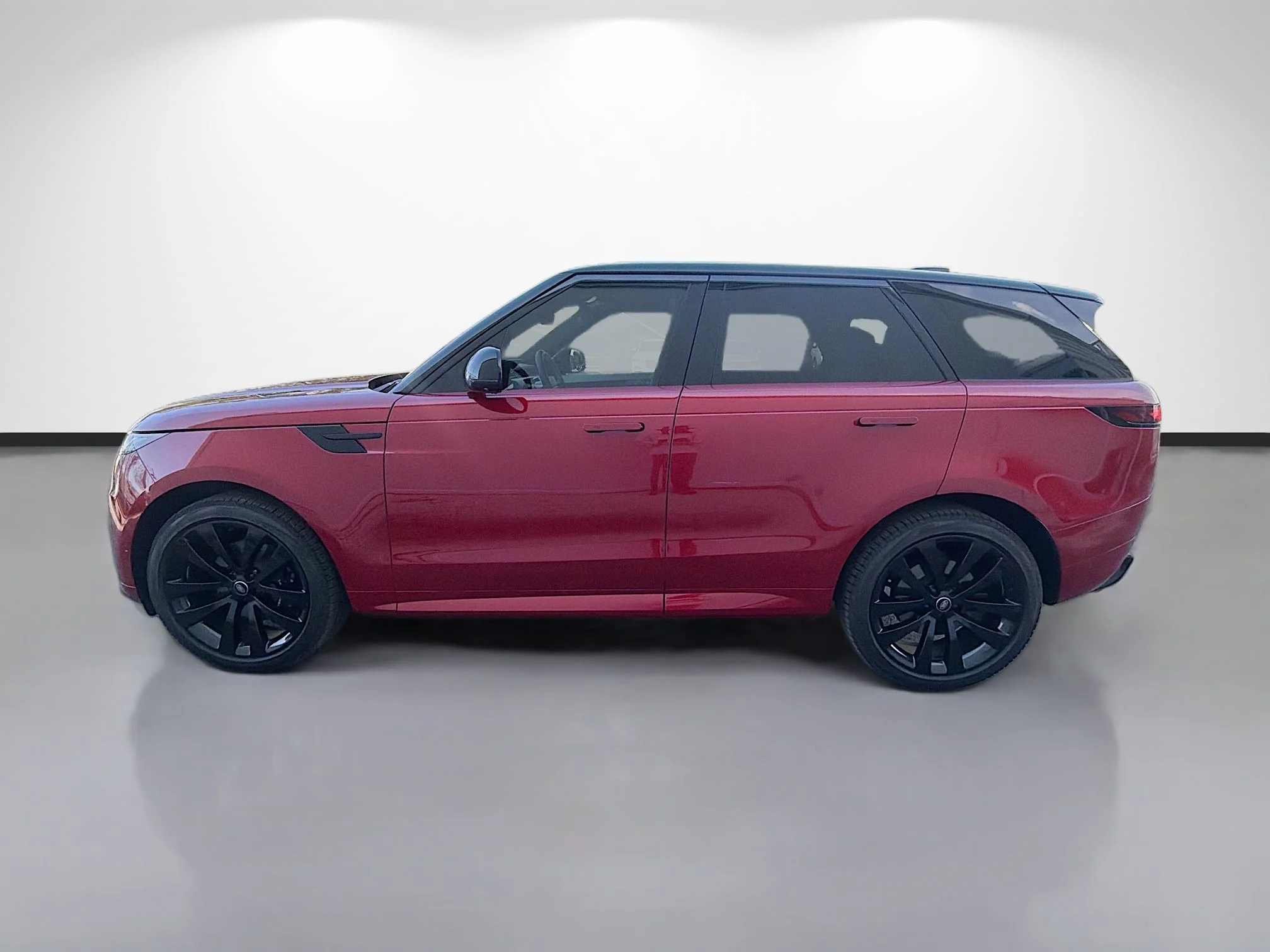 Used 2023 Firenze Red Metallic Land Rover SE Dynamic image 6