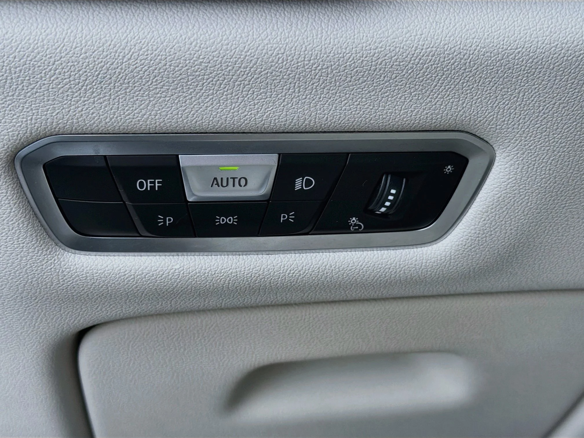 Used 2022 Arctic Grey Metallic BMW sDrive40i image 36