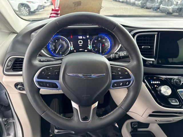Used 2024 Silver Chrysler Touring L image 18