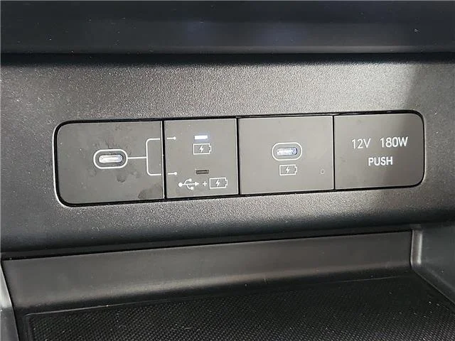 Used 2025 Black Hyundai SEL Front-Wheel Drive image 15