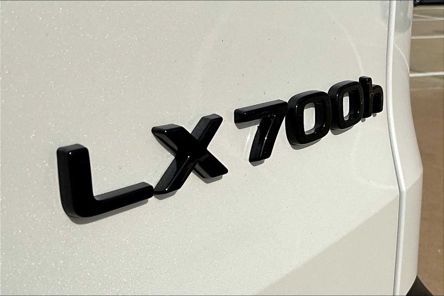 Used 2025 Eminent White Pearl Lexus Luxury image 15