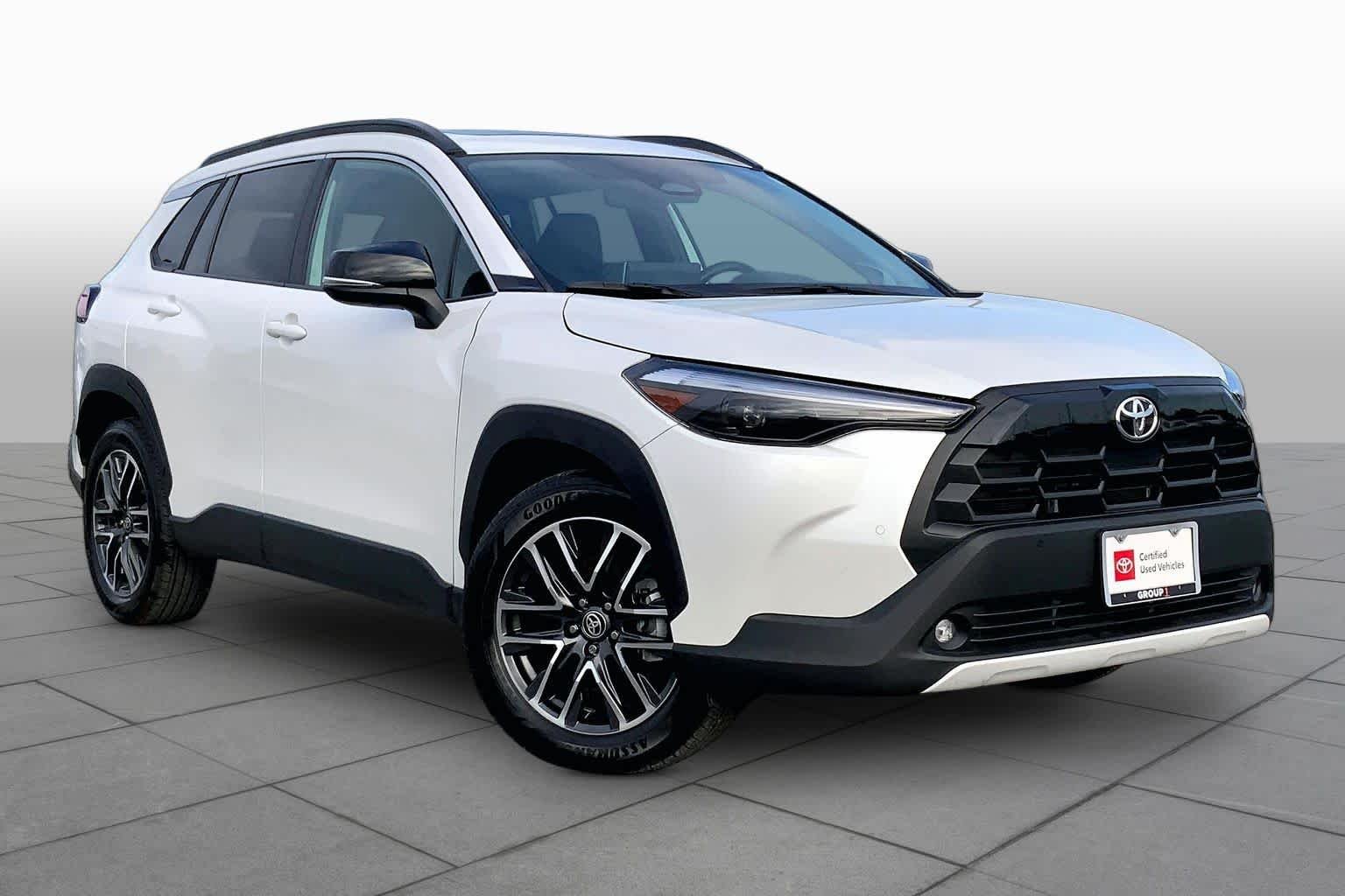 Used 2026 Wind Chill Pearl Toyota XLE image 3