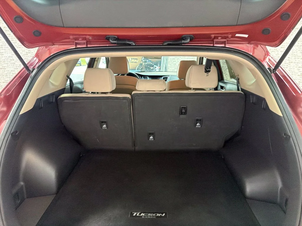 Used 2017 Ruby Wine Hyundai SE image 12