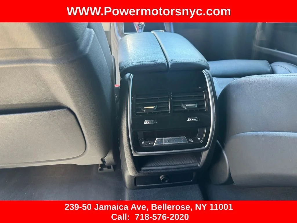 Used 2022 White BMW sDrive40i image 28