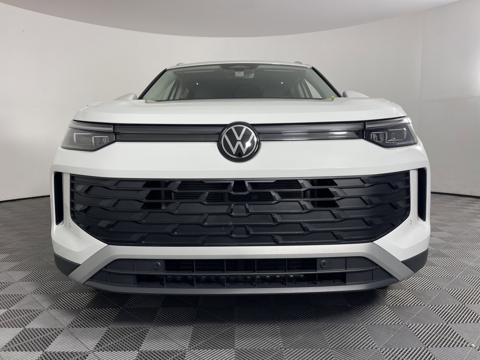 2026 Volkswagen Tiguan SE - Photo 8