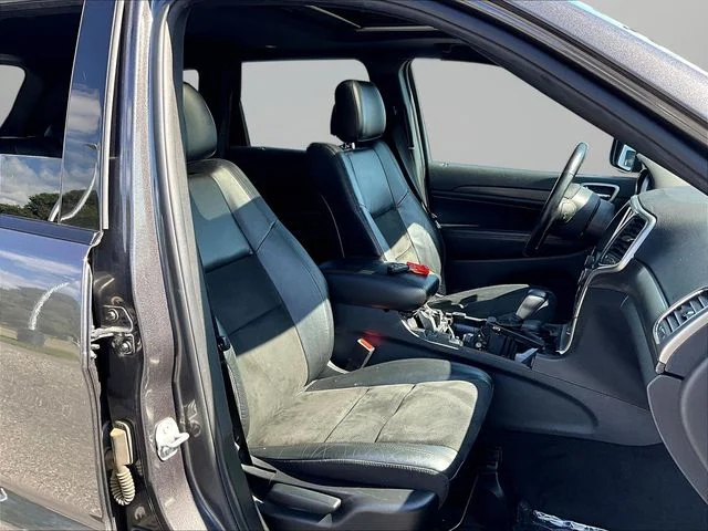Used 2018 Gray Jeep Altitude image 34