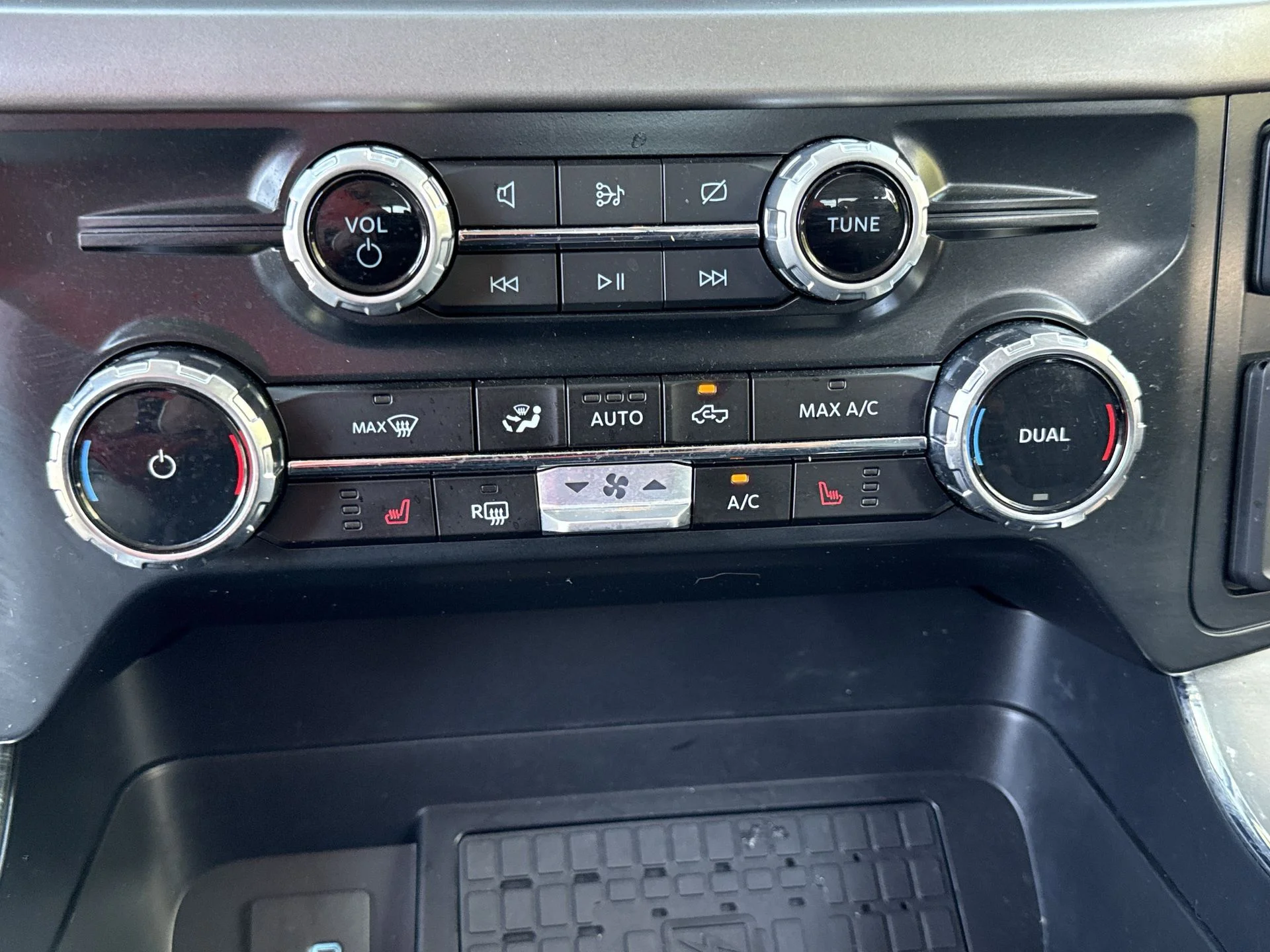 Certified Used 2024 Gray Metallic Ford XLT image 8