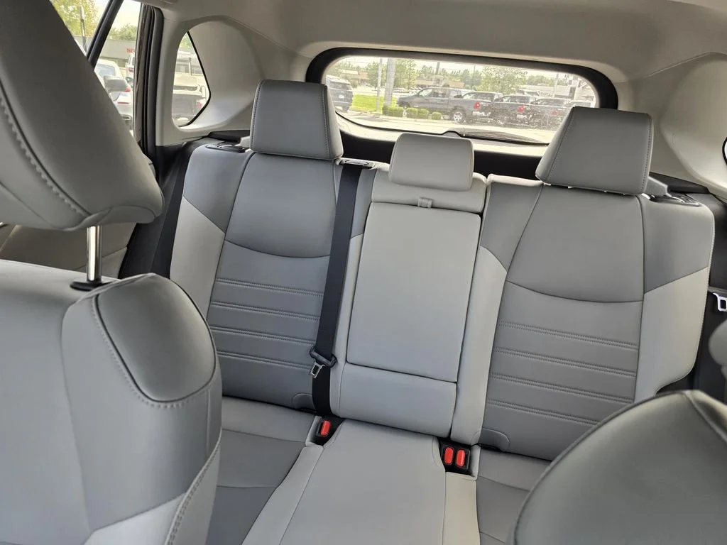 Used 2022 Midnight Black Metallic Toyota XLE Premium image 19
