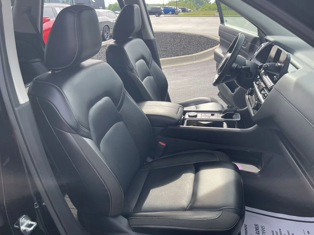 Used 2023 Black Nissan SL image 24