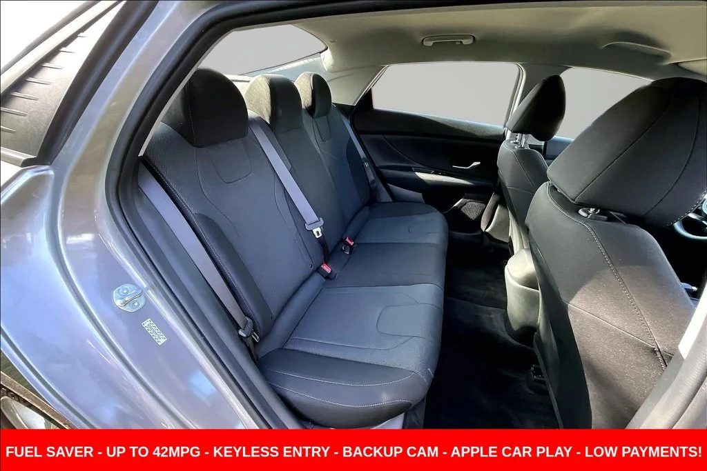 Used 2023 Silver Hyundai SE image 27