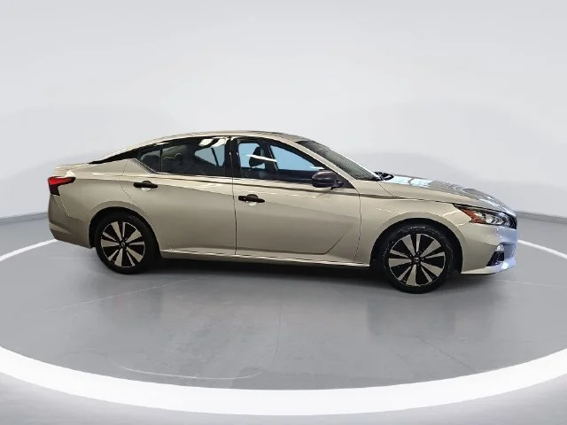Used 2019 Silver Nissan 2.5 SL image 2