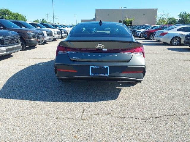New 2026 Gray Hyundai SEL Sport image 7