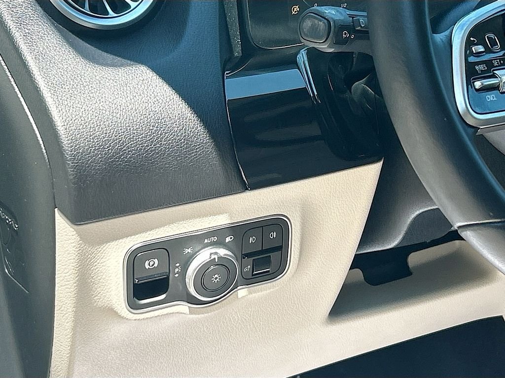 Used 2023 Polar White Mercedes-Benz 250 image 18