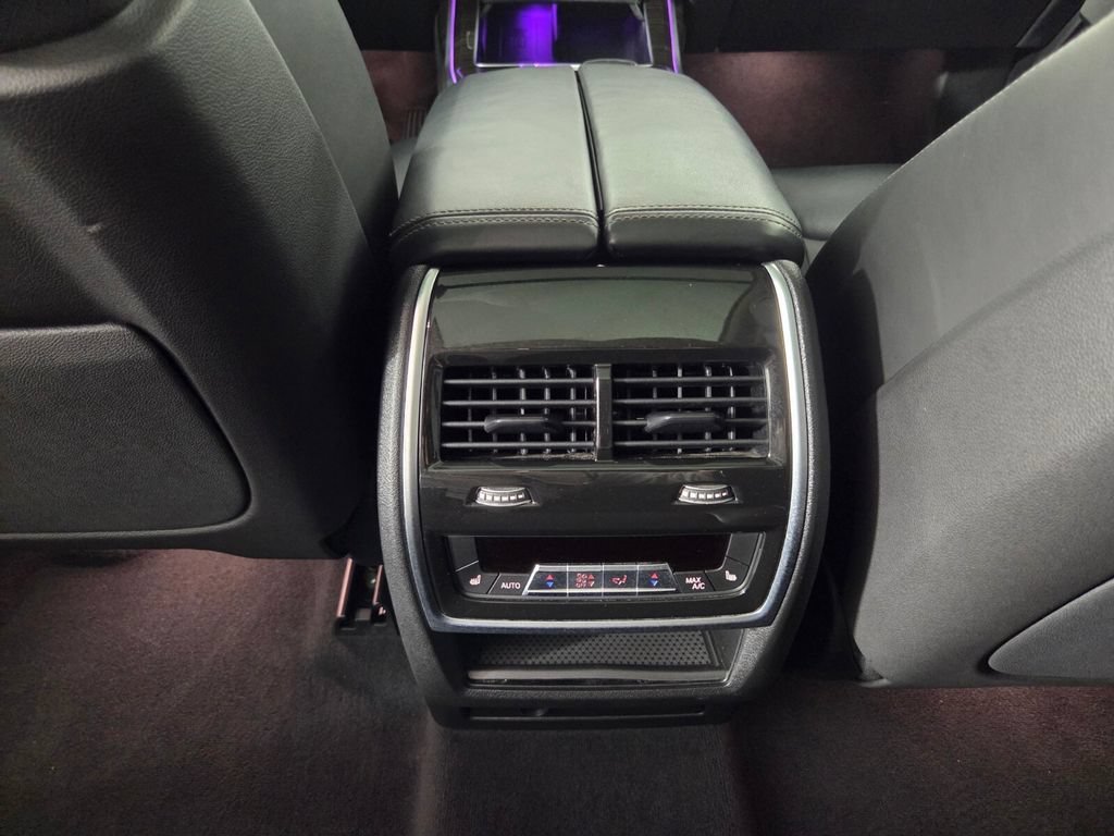 2025 BMW X7 40i - Photo 25