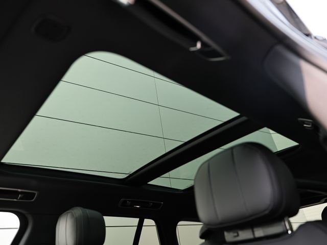 New 2026 Santorini Black LAND ROVER SE image 17