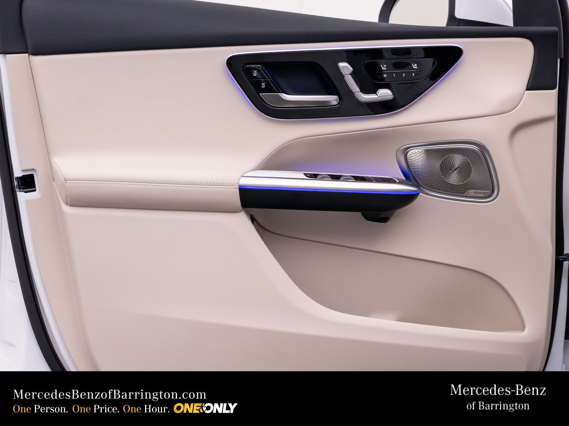 New 2026 MANUFAKTUR Moonlight White Metallic Mercedes-Benz GLC 300 image 63