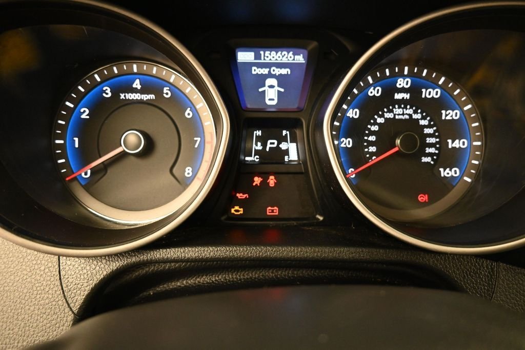 Used 2013 Shimmering Silver Metallic Hyundai Base image 14