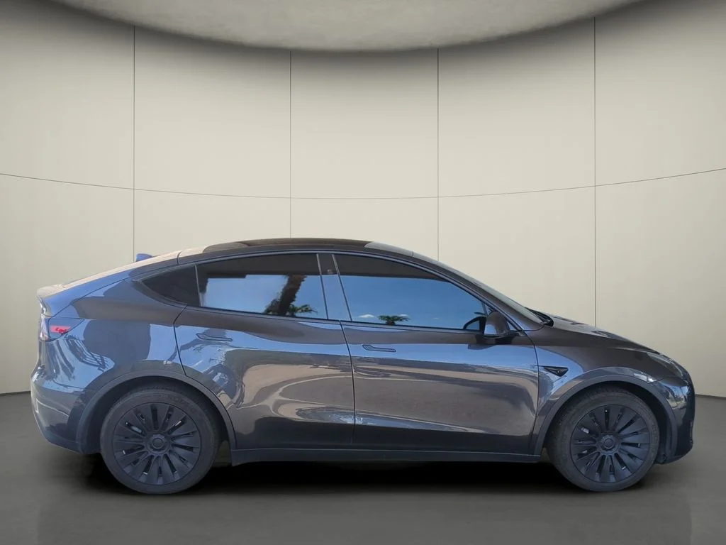 Used 2024  Tesla  image 8