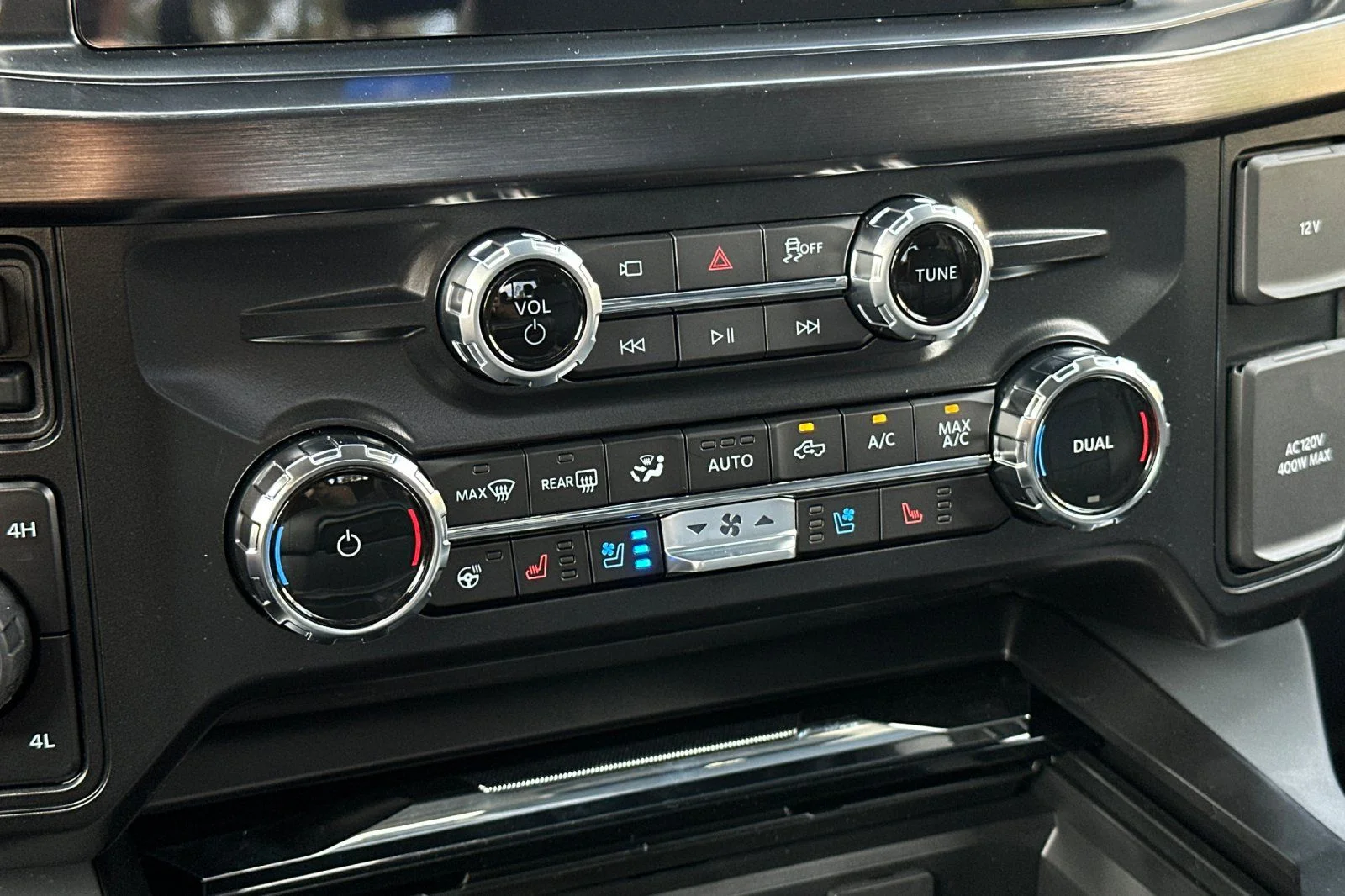 New 2026 Star White Metallic Tri-Coat Ford F-350® Lariat® image 18